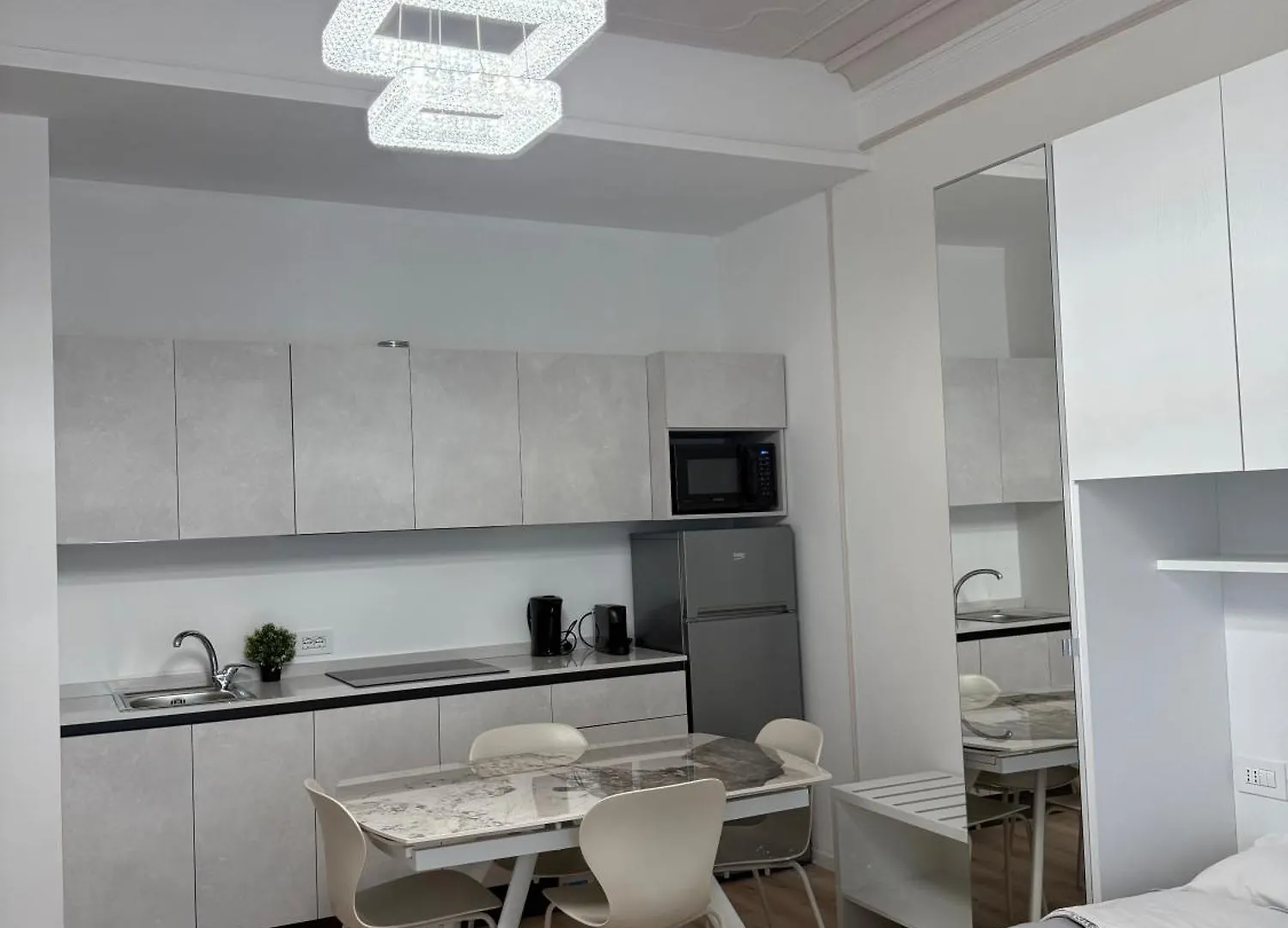 Mihouse Res Milan Apartment