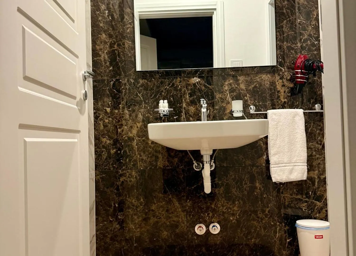 Mihouse Res Milan Apartment