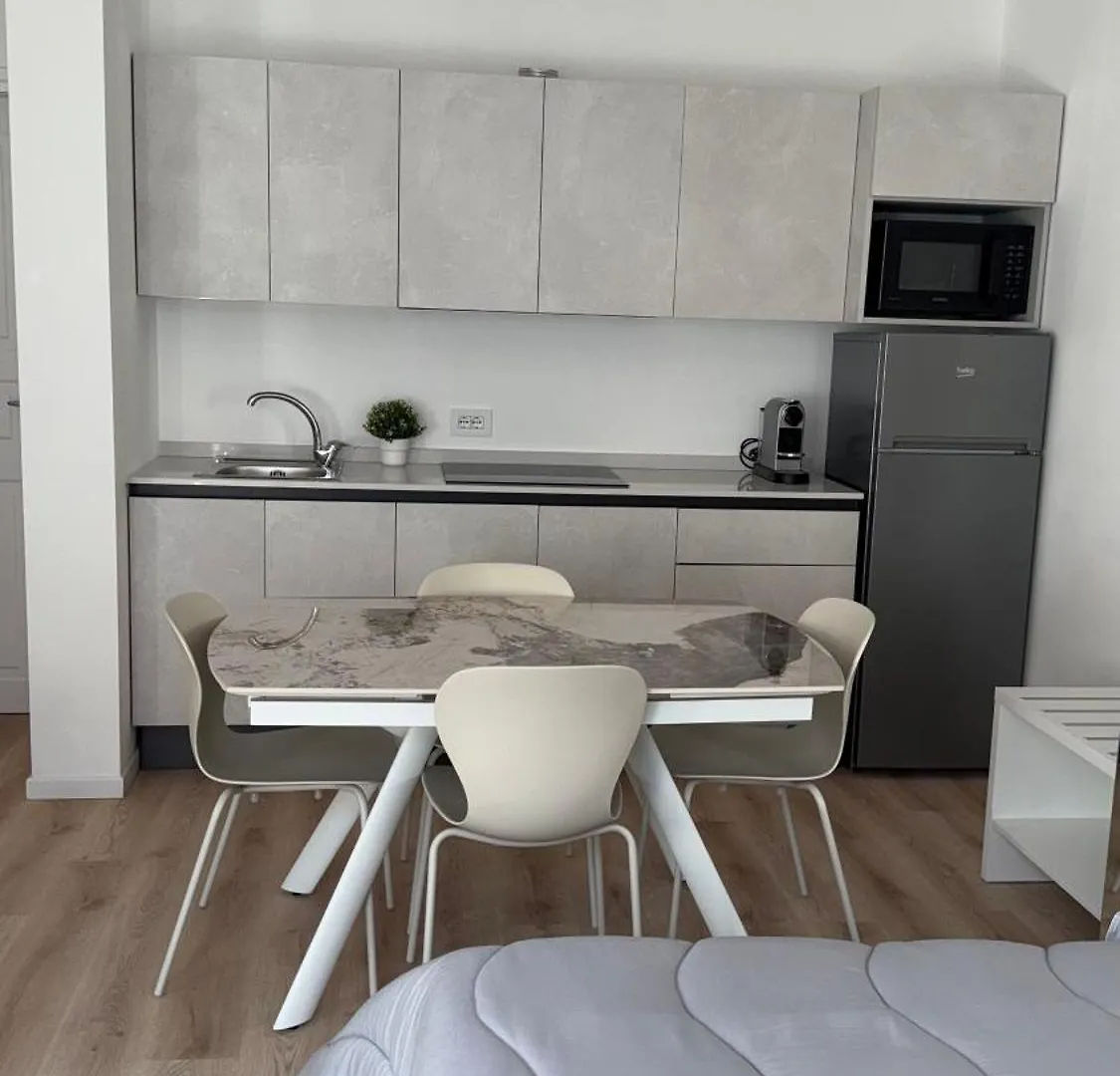 Mihouse Res Milan Apartment 0*,