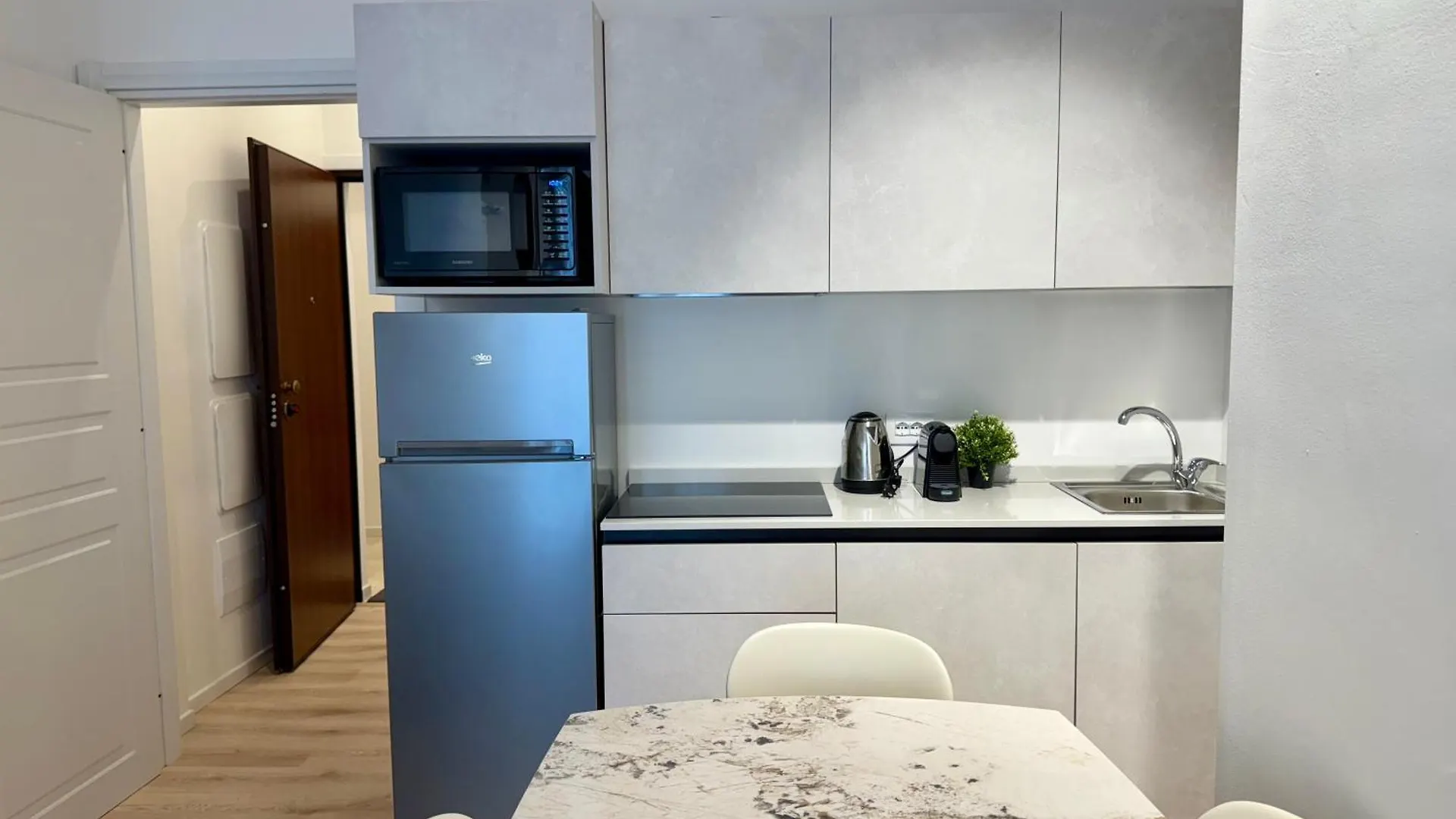 Mihouse Res Milan Apartment