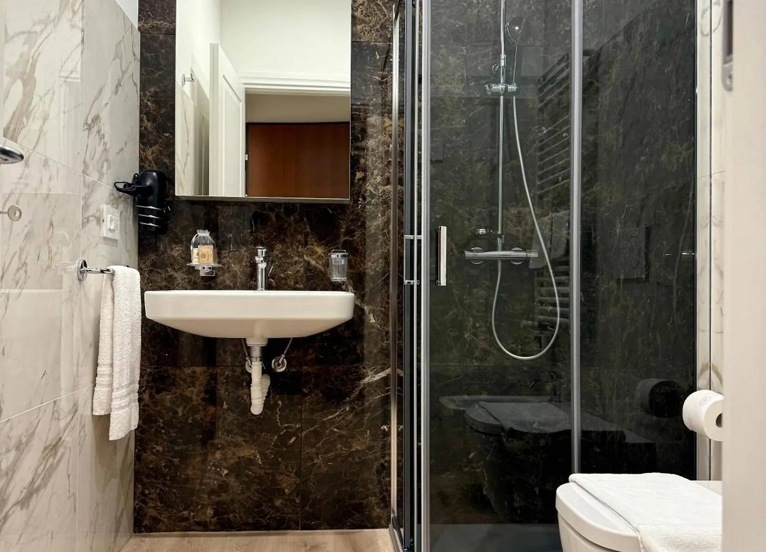 Mihouse Res Milan Apartment