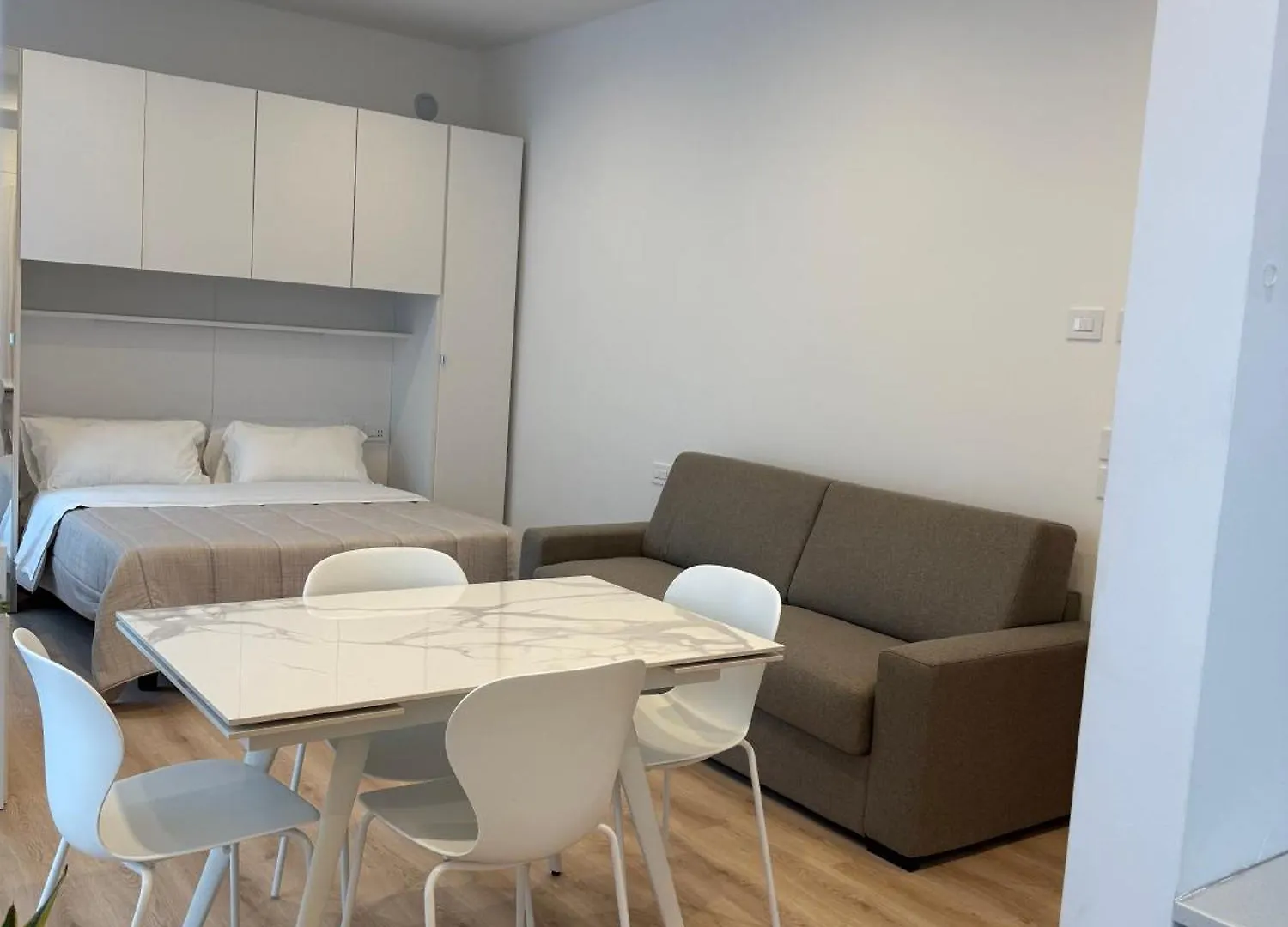 Mihouse Res Milan Apartment