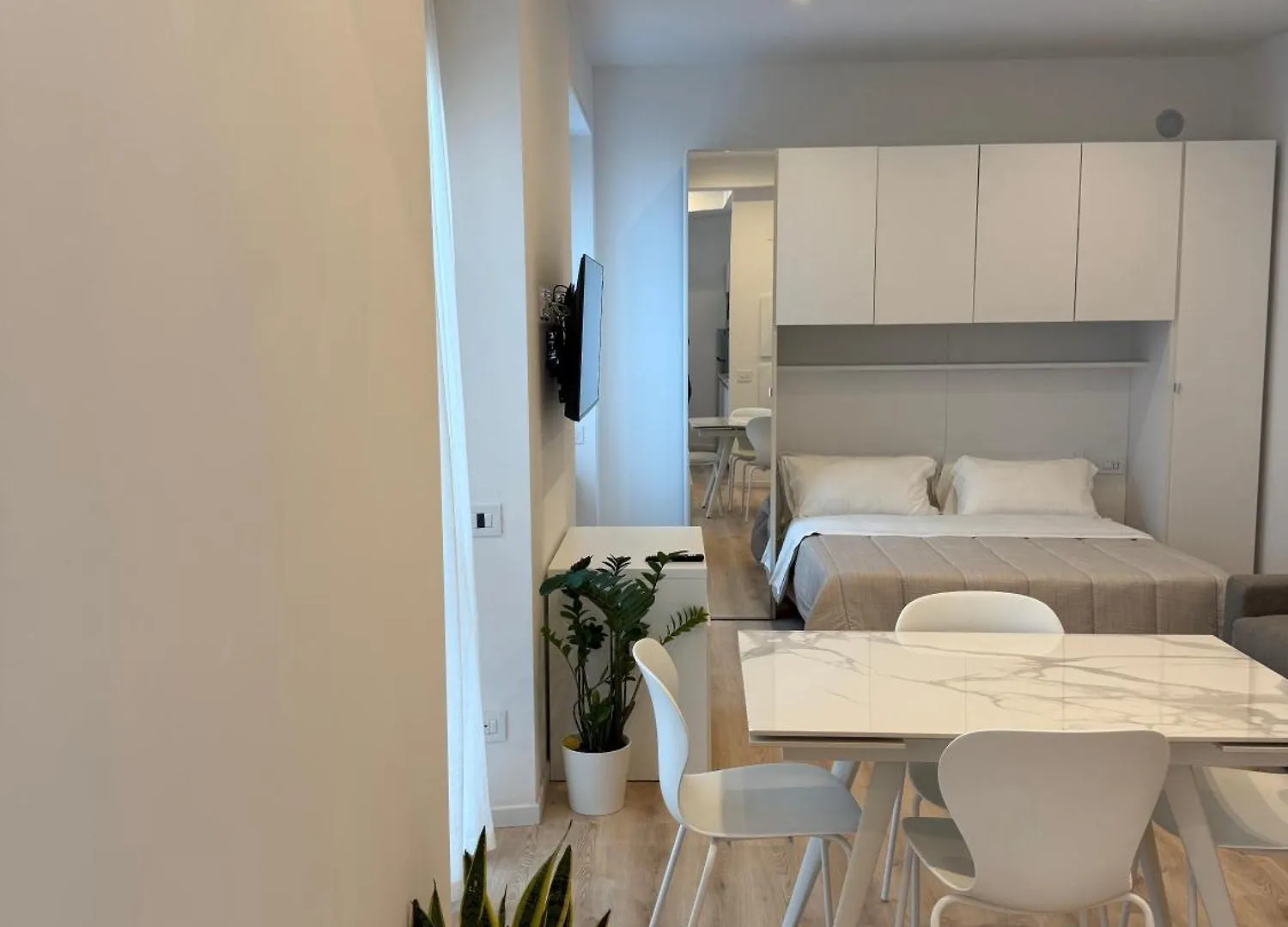 Mihouse Res Milan Apartment