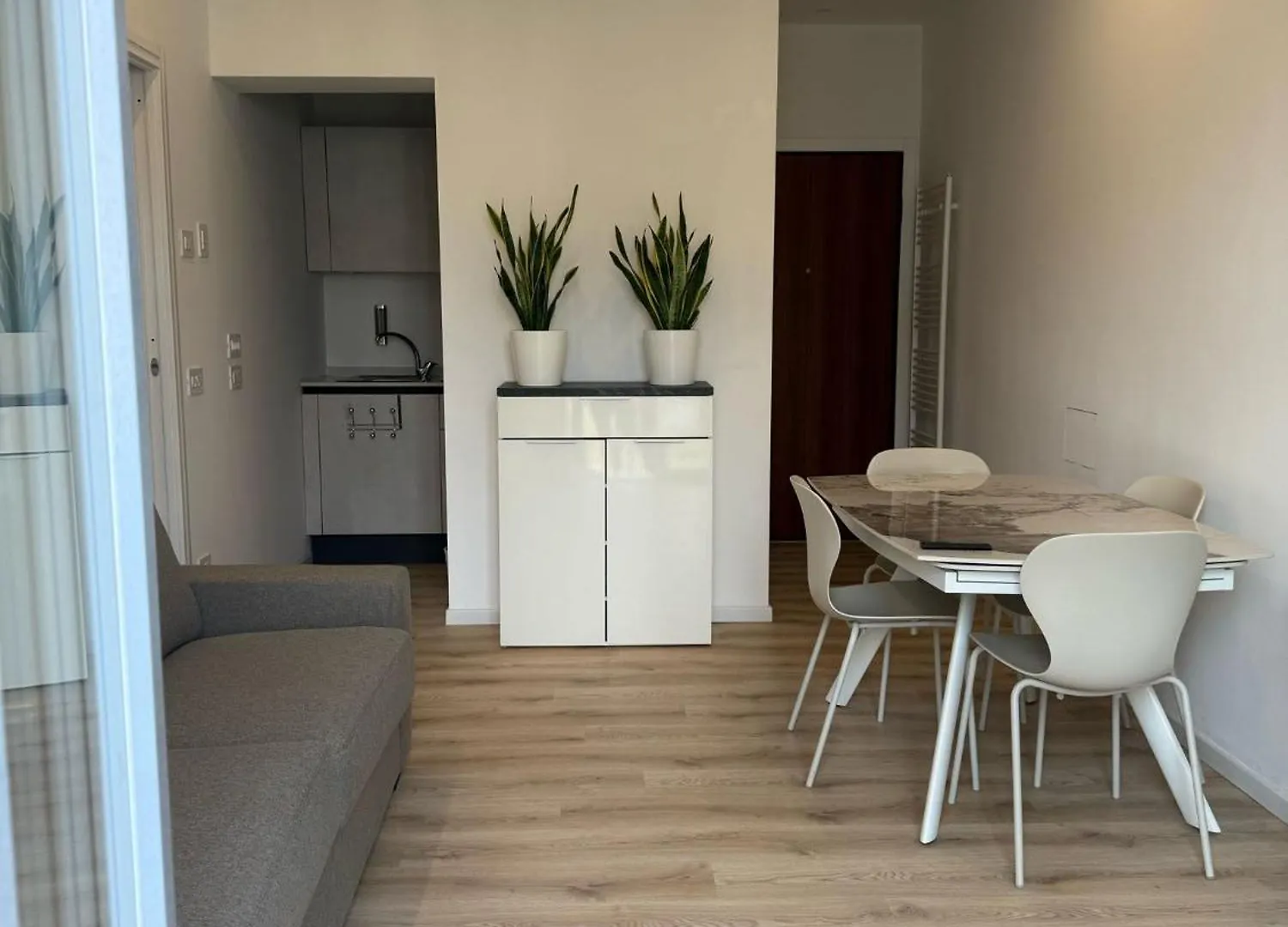 Mihouse Res Milan Apartment
